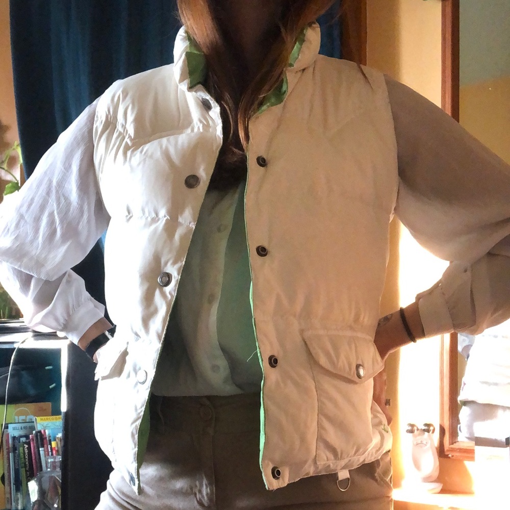 American Eagles Outfitters puffy reversible vest